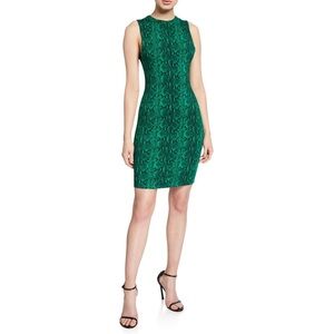 ALICE + OLIVIA Alicia Delora Sleeveless Fitted Mini Dress in Snake Emerald